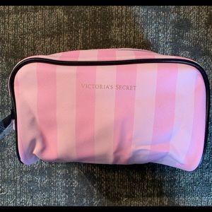 🌸Victoria Secrets Make Up Bag